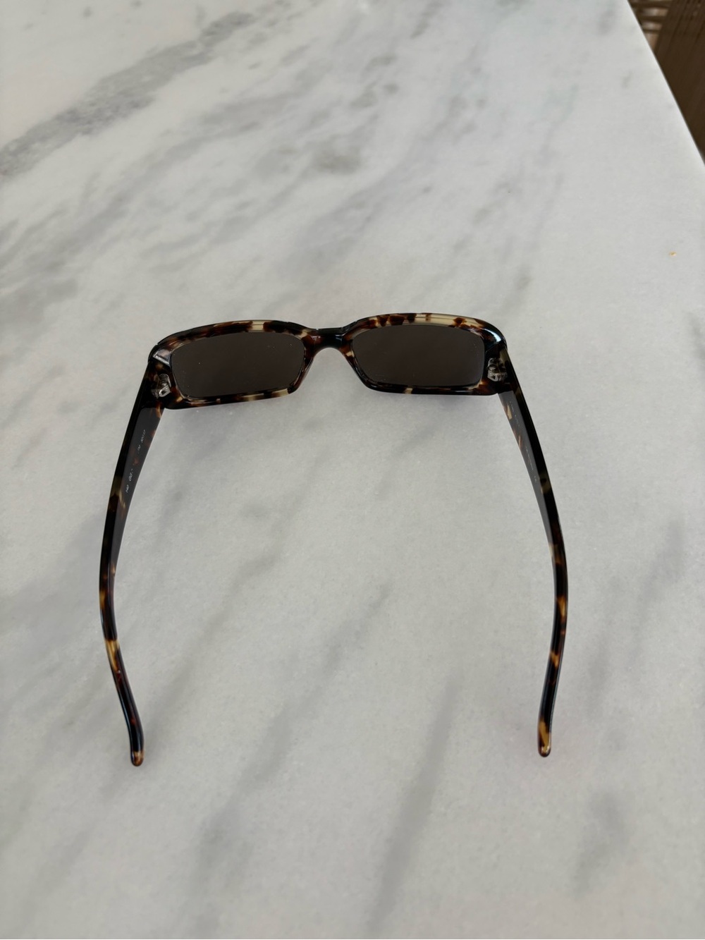 Vintage Gucci Tortoiseshell Rectangular Sunglasses - Dark Lenses - Picture 3 of 6